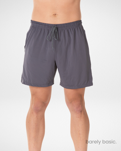 dark grey dry fit shorts for men side and front; breathable grey training shorts with relaxed fit; men’s grey athletic shorts with quick-dry technology; flexible grey shorts with drawstring waist; wrinkle-resistant men’s grey gym shorts